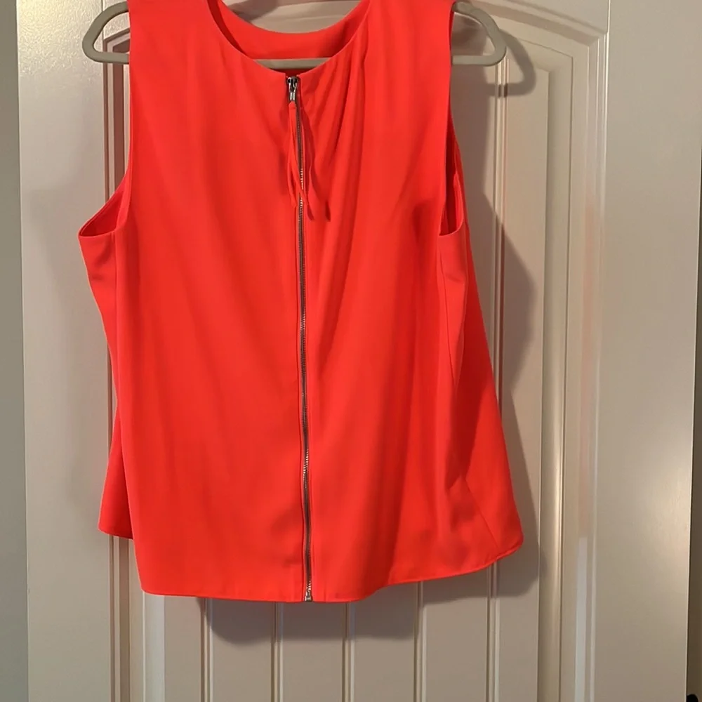 Burnt orange pleated front top with back zipper closure size X-Large - Picture 2 of 2